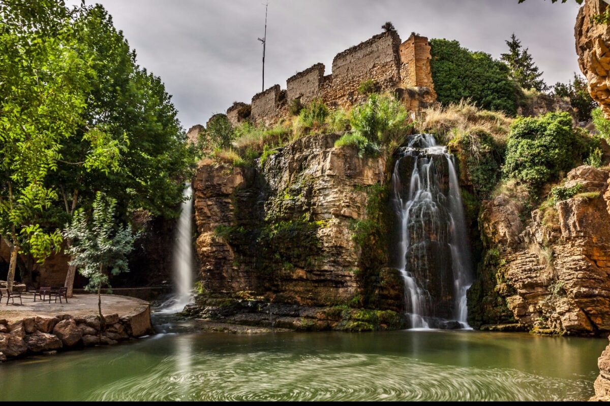 Imagen subida a Zaragoza Ciudad - parque natural de muel cascada de muel castillo 1