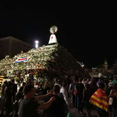 Ofrenda de Flores de las Fiestas del Pilar - Vista nocturna del manto de flores de la Virgen del Pilar en Zaragoza el 14 de Octubre de 2017