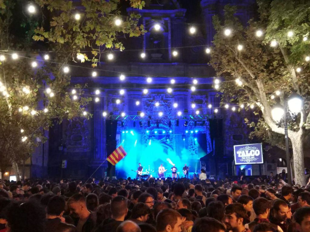 Planes con buen ambiente - Foto de Juan Turmo (@turmoman) - Conciertos en los que bailar para disfrutar del evento con buen ambiente que son las Fiestas del Pilar de Zaragoza