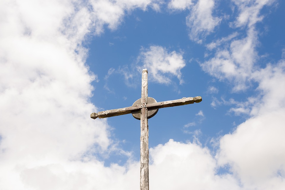 Cruz del viejo cementerio de Alfamén