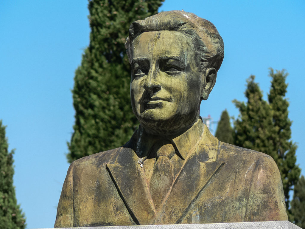 Escultura del cantante