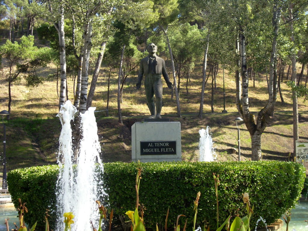 Estatua al Tenor Miguel Fleta en el Parque Grande de Zaragoza