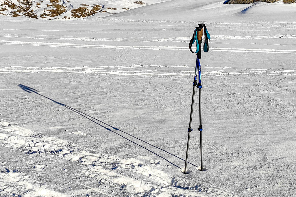 Qué necesitas para una excursión con raquetas de nieve, bastones