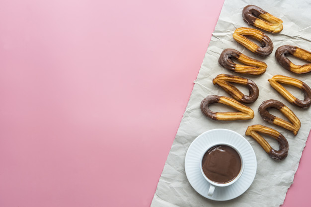 Imagen subida a Zaragoza Ciudad - churros chocolate tipico desayuno dulce 136346 1332