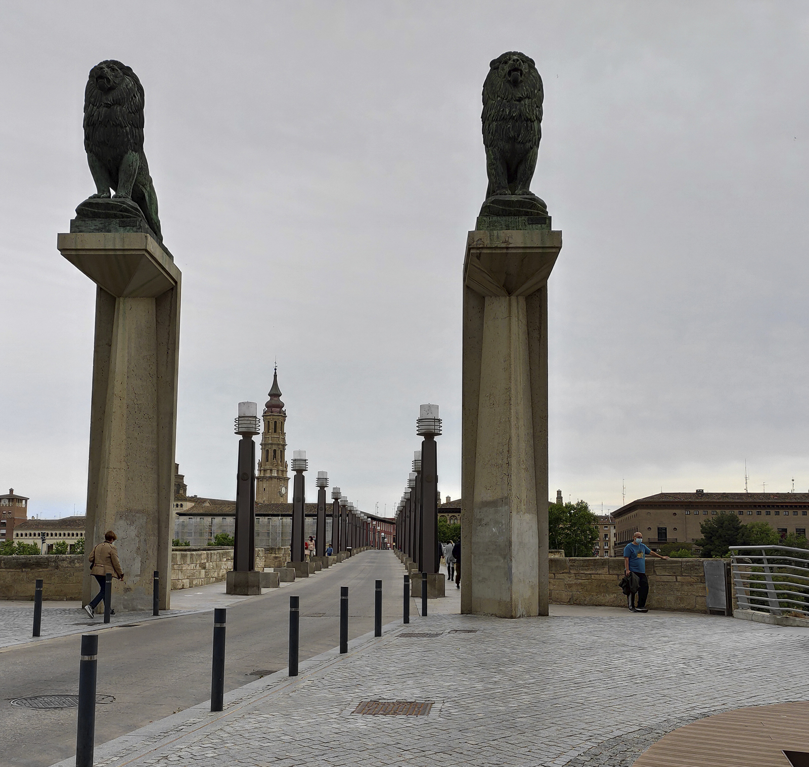 Ahora Puente de Piedra Zaragoza