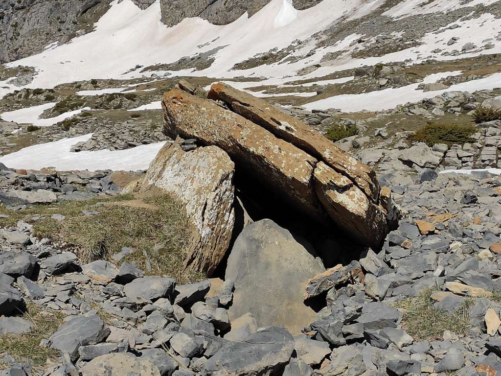 dolmen de Izagra - Excursiones fáciles Pirineo Aragonés