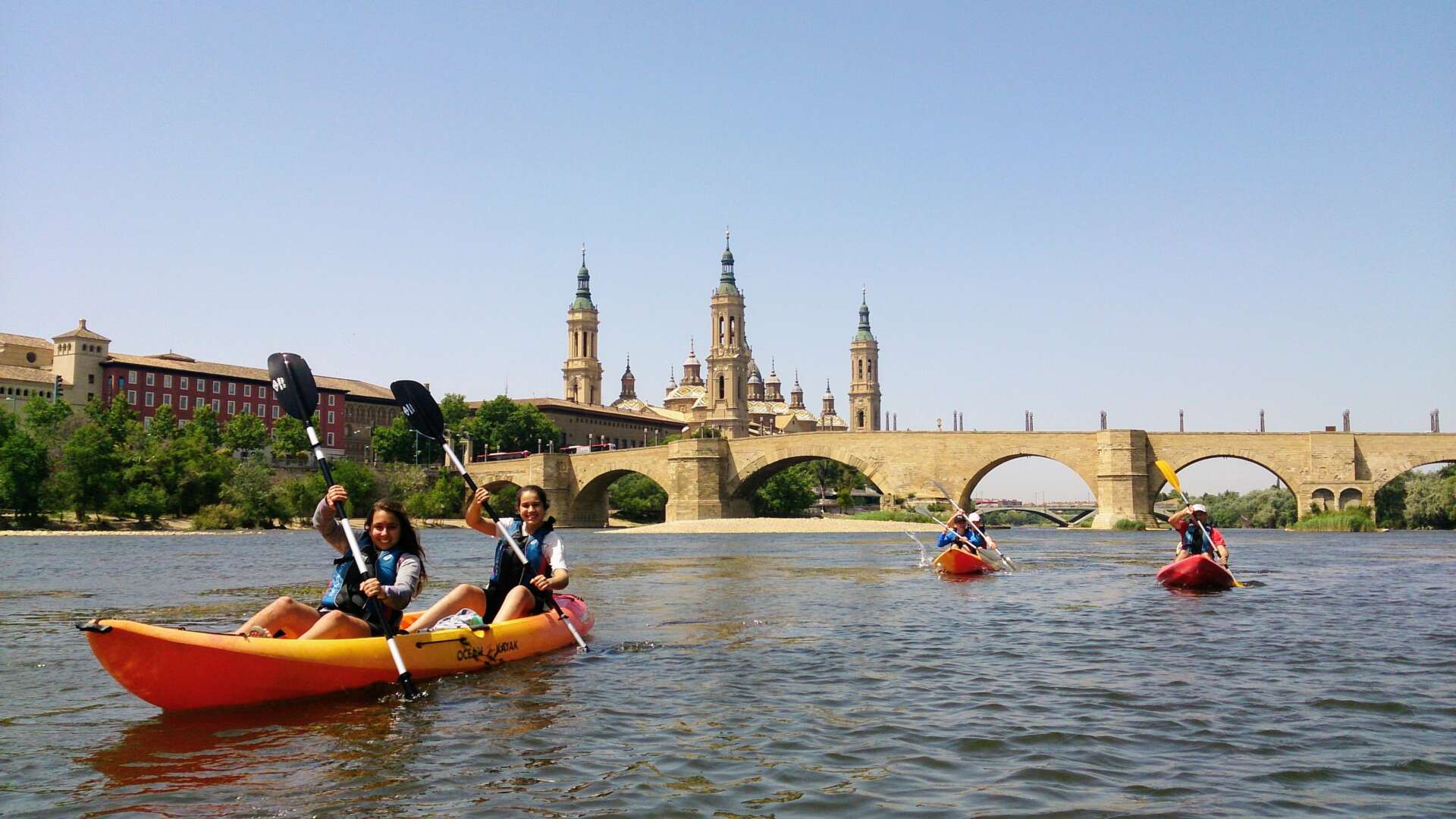 Imagen subida a Zaragoza Ciudad - Puente de Piedra Matinal