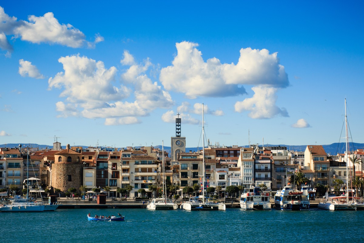 Imagen subida a Zaragoza Ciudad - cambrils frente al mar con la iglesia de san pedro y la torre del port