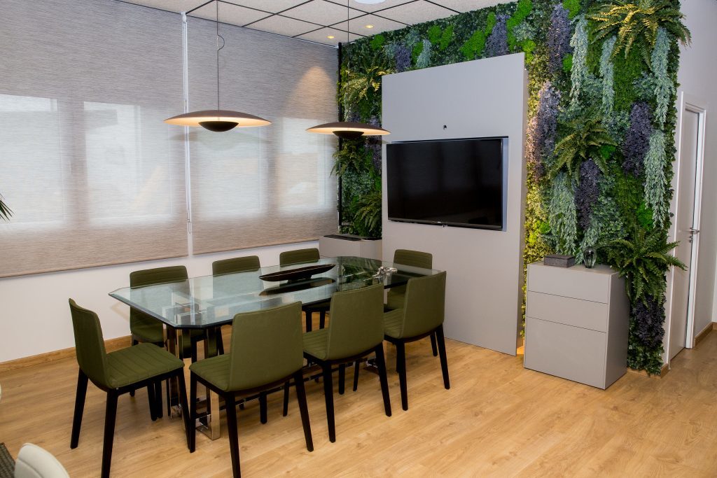 Decoración de interiores en Zaragoza - Un safari en el despacho, rústico salvaje y místico, transmitiendo elegancia, sobriedad y masculinidad, trabajo realizado por Angélica Escolano