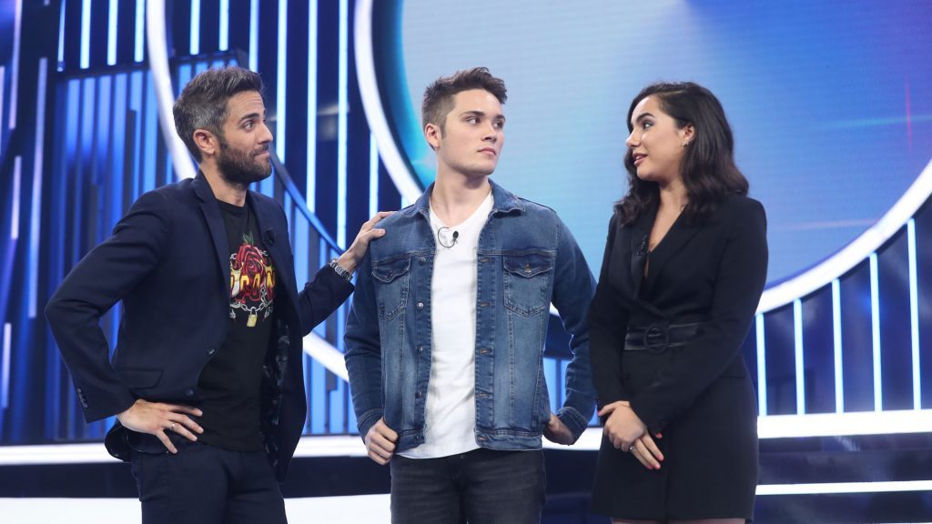 Firma de discos de OT en Zaragoza - Marta y Damion nominados para la gala 6 de Operación Triunfo, antes de la firma de discos en FNAC de Puerto Venecia de Zaragoza