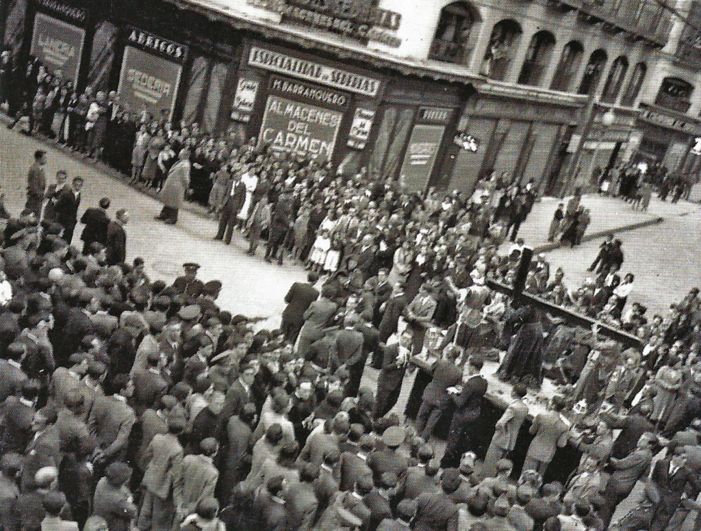 Foto Gran Archivo Zaragoza Antigua - Camino del Calvario Semana Santa en Zaragoza 1935 - Procesión del Santo Entierro después de años de suspensión