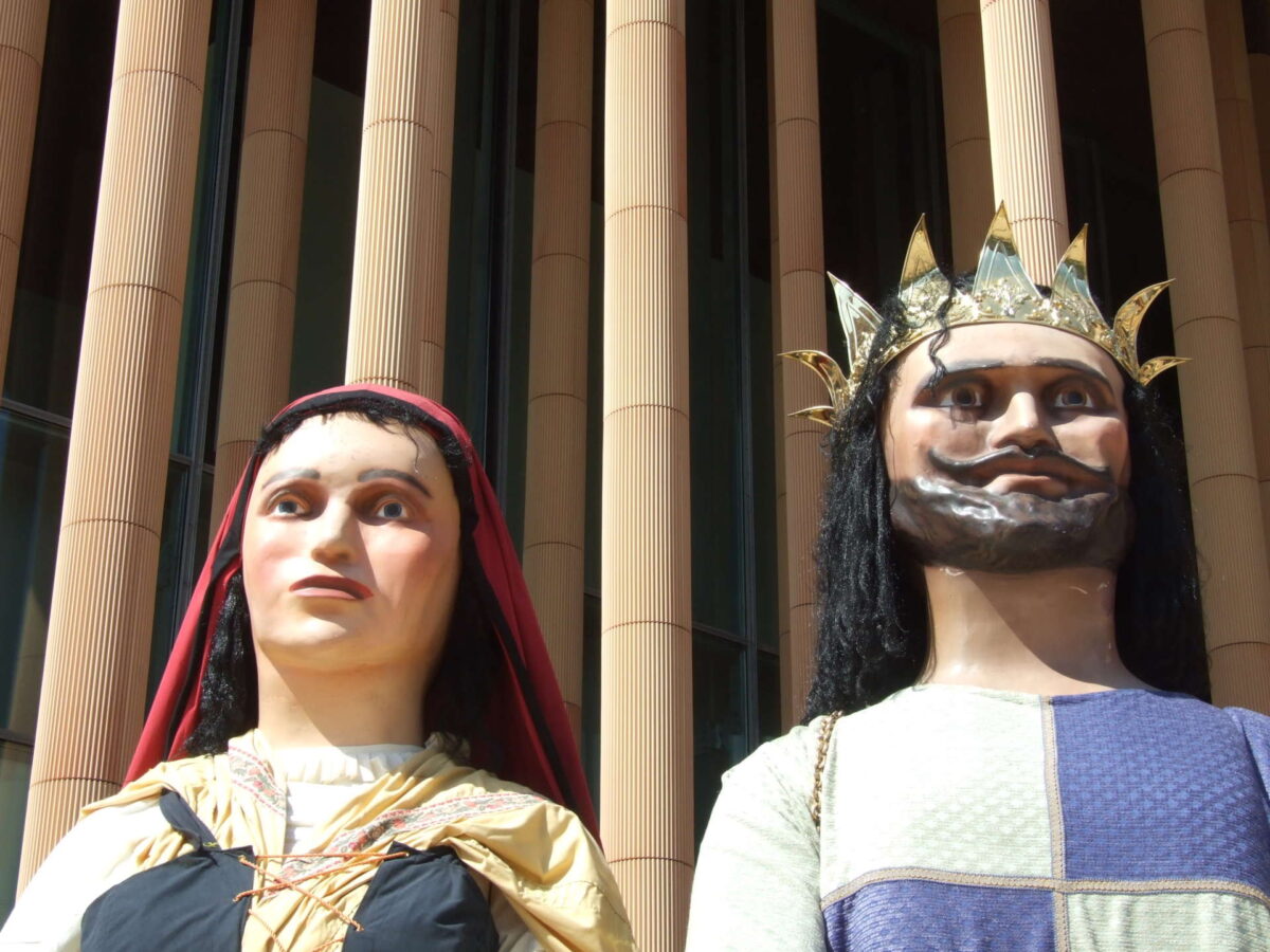 El simbolismo de los gigantes y cabezudos en las Fiestas del Pilar