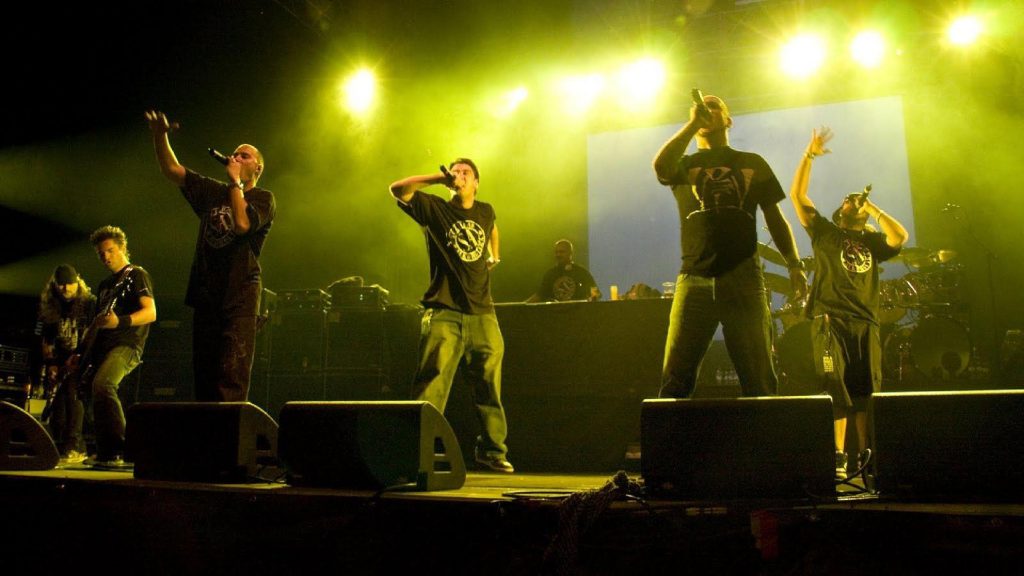 Kase O - Violadores del Verso en uno de sus conciertos con Lírico, Hate, R de Rumba y Kase O en el escenario con Sociedad Alcohólica (SA)
