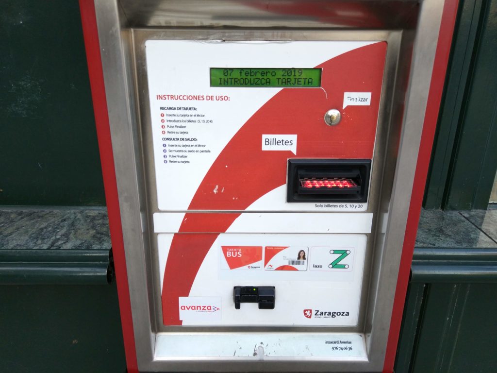 Moverte en autobús por Zaragoza - Hay máquinas, quioscos, tiendas y centros comerciales donde puedes recargar tu Tarjeta Bus, Lazo, Ciudadana o InterBUS