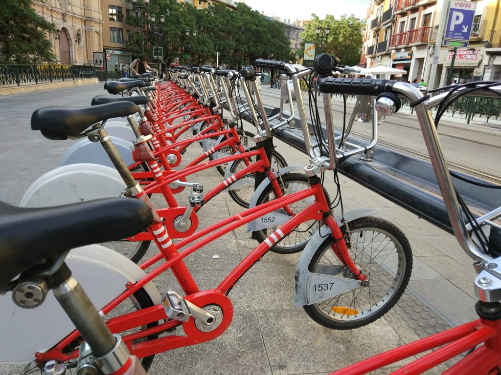 Moverte en bicicleta por Zaragoza - Estación de servicio público de BIZI