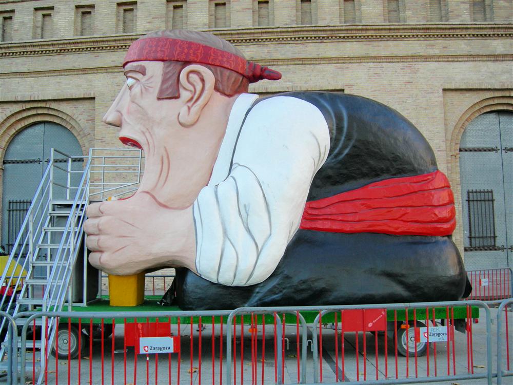 Tragachicos - Foto de silviagm13.blogspot.com - El Tragachicos preparado para que los más pequeños disfruten de él durante las Fiestas del Pilar de Zaragoza