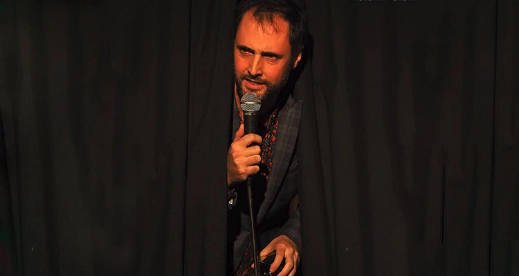 Entrevista al cómico y teórico Quique Macías sobre el tweet de Toni Albá: “Sólo diría eso una persona de mierda. Ni siquiera en Cataluña habría hecho gracia” 2 Quique Macías sobre el tweet de Toni Albá