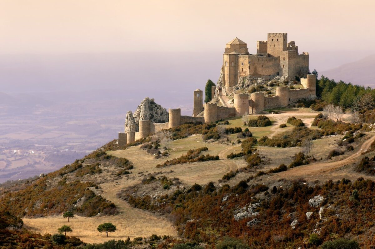 Si Poniente estuviera en Aragón: qué castillo sería cada gran fortaleza de La Casa del Dragón 2 poniente