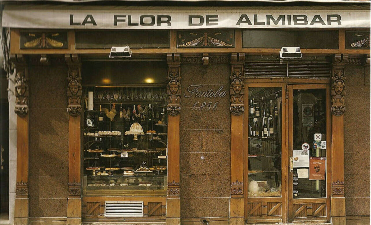 Fantoba: el comercio más antiguo de Zaragoza sigue abierto y conserva una sorprendente decoración egipcia 3 fantoba
