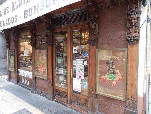 Fantoba: el comercio más antiguo de Zaragoza sigue abierto y conserva una sorprendente decoración egipcia 4 fantoba
