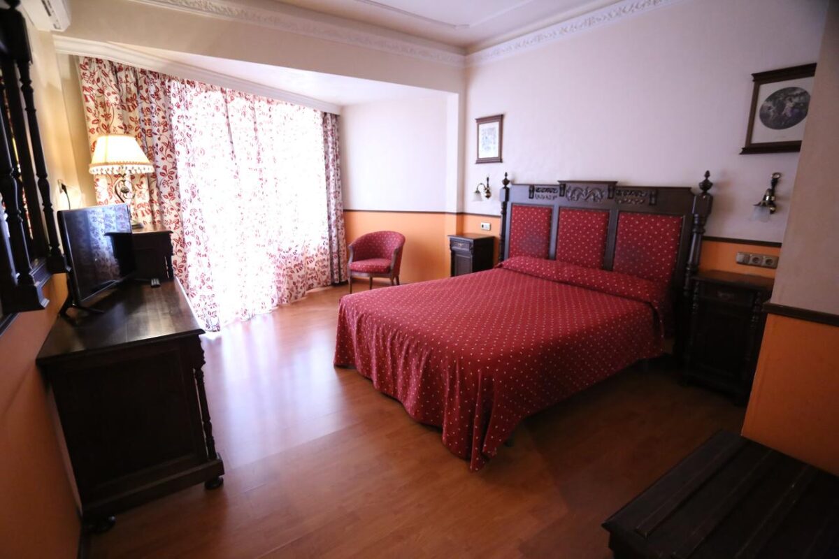 Los 3 hoteles más baratos y los 3 más caros de Zaragoza durante las Fiestas del Pilar 2 hoteles